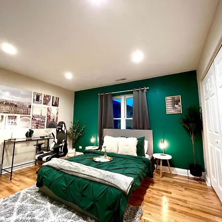 Luxurious 3br 3ba Duplex With King Bed, Gym And Big Yard *