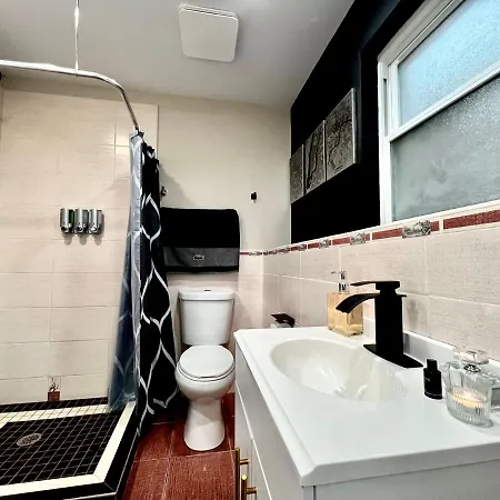 Luxurious 3br 3ba Duplex With King Bed, Gym And Big Yard