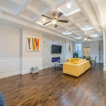 Apartment Luxury Th Is A 10-minute Drive To Dwtn, Perfect For City Access Rsv Now