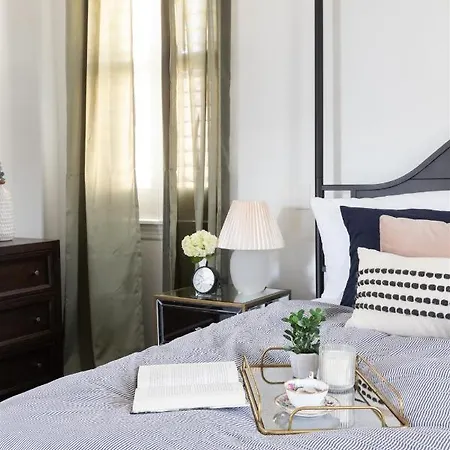 Apartment Art Deco-inspired Loft In West Town
