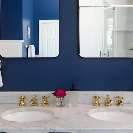 Art Deco-inspired Loft In West Town *