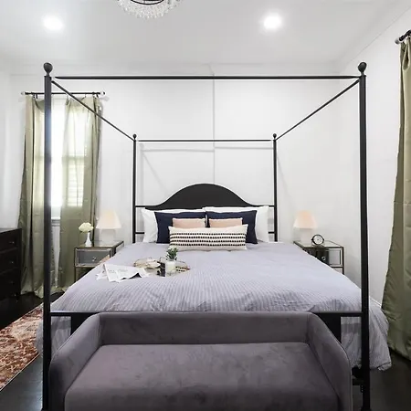 Apartment Art Deco-inspired Loft In West Town
