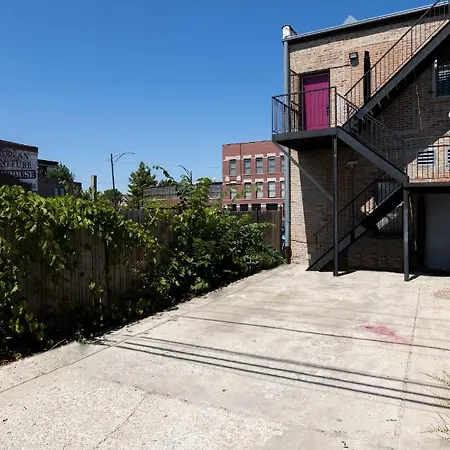 Art Deco-inspired Loft In West Town *