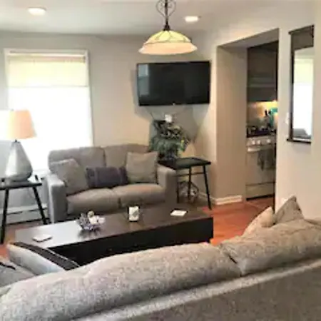 Sleeps 4 With Free Parking Apartment Chicago