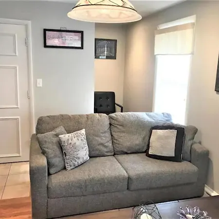 Sleeps 4 With Free Parking Apartment *