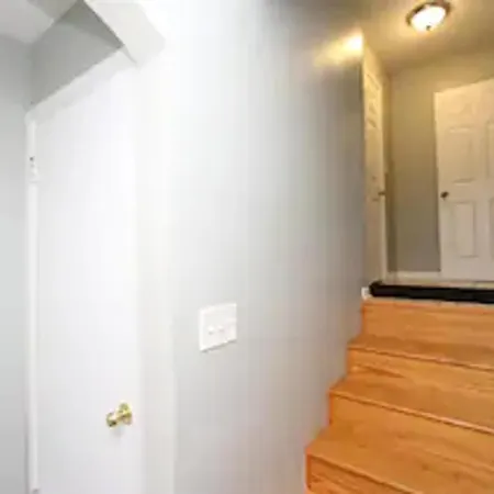 Sleeps 4 With Free Parking Apartment