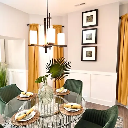 Apartment Large Ultra Modern 3br/1ba Near Univ Of