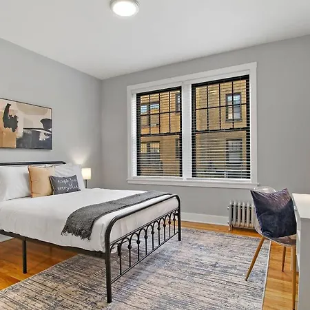 Apartment 3br Beautifully Designed Close To Shops - Belmont A3 *