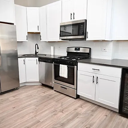 Apartment Large Ultra Modern 3br/1ba Near Univ Of