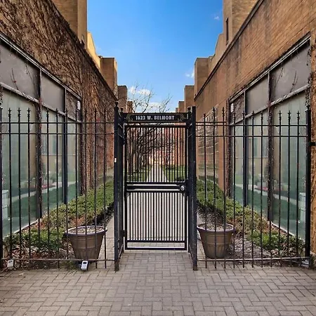3br Beautifully Designed Close To Shops - Belmont A3 Apartment Chicago