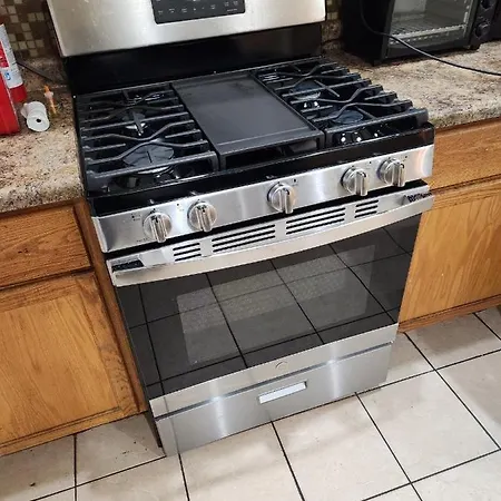 Relaxing Entire Roseland Neighborhood Unit Apartment