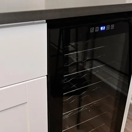 Large Ultra Modern 3br/1ba Near Univ Of