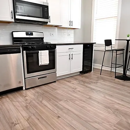 Large Ultra Modern 3br/1ba Near Univ Of