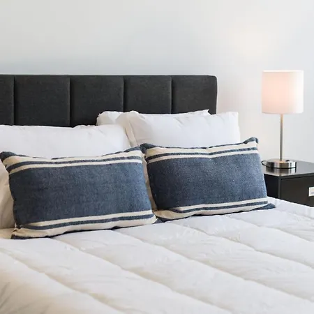 Apartment Stylish 1br Near Loyola By Gia