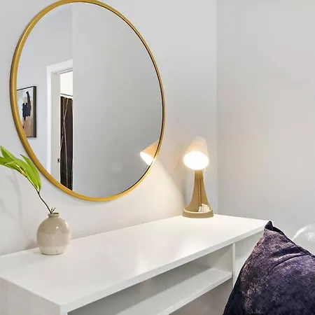 3br Beautifully Designed Close To Shops - Belmont A3 Apartment *