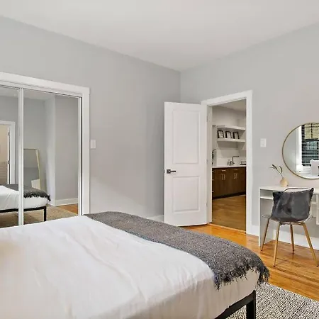 3br Beautifully Designed Close To Shops - Belmont A3 Apartment Chicago