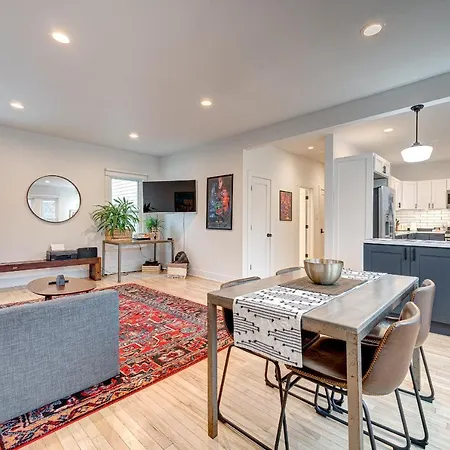 Pet Friendly Southport Corridor - Amazing Shopping At Your Doorstep! Chicago