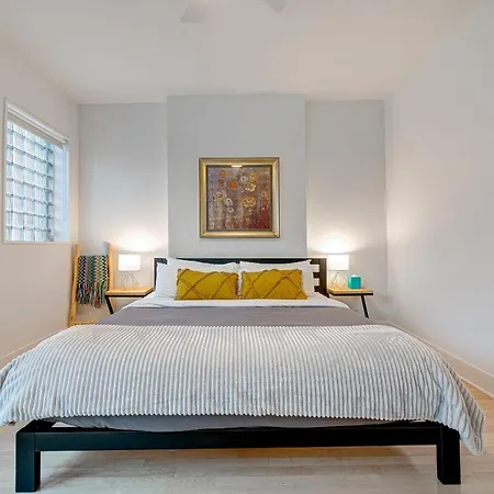 Pet Friendly Southport Corridor - Amazing Shopping At Your Doorstep! Apartment