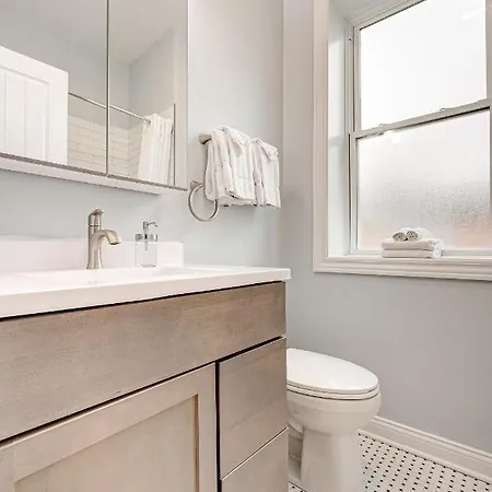 Avondale Near Classic Bars, Eateries, And More! *