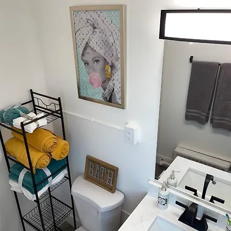Luxury 3 Bedroom With Fireplace & Lake View! Apartment