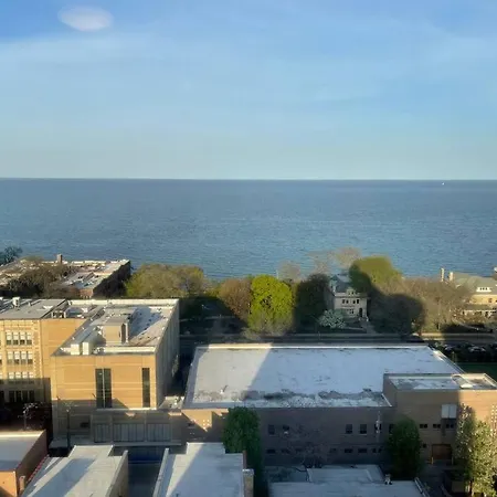 Apartment Luxury 3 Bedroom With Fireplace & Lake View!