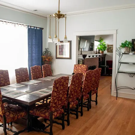 Bootlegger House Sleeps 10-20 Free Tv & Parking Apartment Chicago