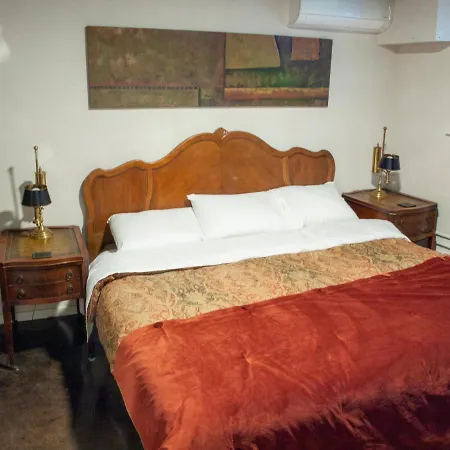 Bootlegger House Sleeps 10-20 Free Tv & Parking Apartment Chicago
