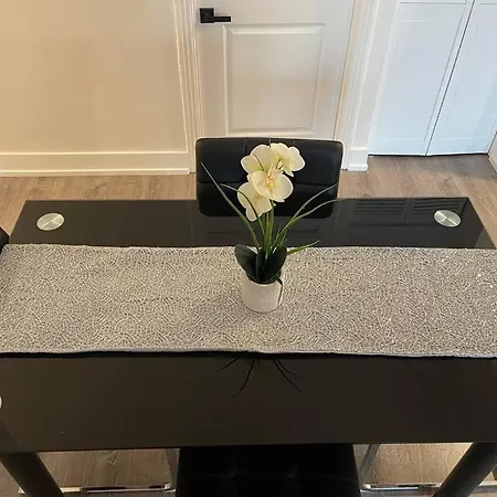 Luxury 3 Bedroom With Fireplace & Lake View! * Chicago
