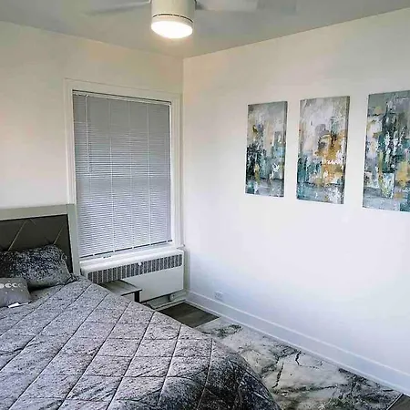 Luxury 3 Bedroom With Fireplace & Lake View! Chicago