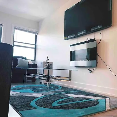 Luxury 3 Bedroom With Fireplace & Lake View! Apartment *