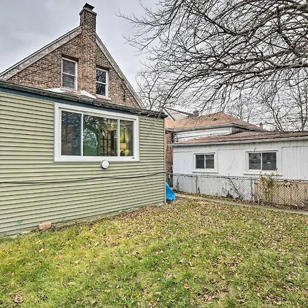 With Spacious Yard 14 Mi To Dtwn Holiday home