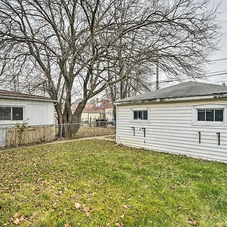 Holiday home With Spacious Yard 14 Mi To Dtwn Chicago