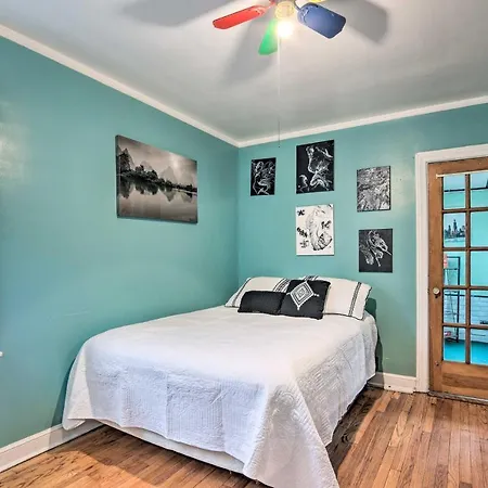 With Spacious Yard 14 Mi To Dtwn Holiday home