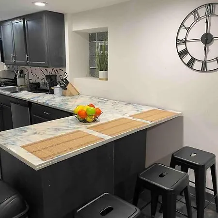 Modern 2br West Loop Free Parking Apartment *