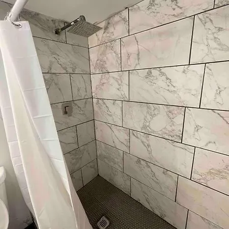 Modern 2br West Loop Free Parking Apartment *