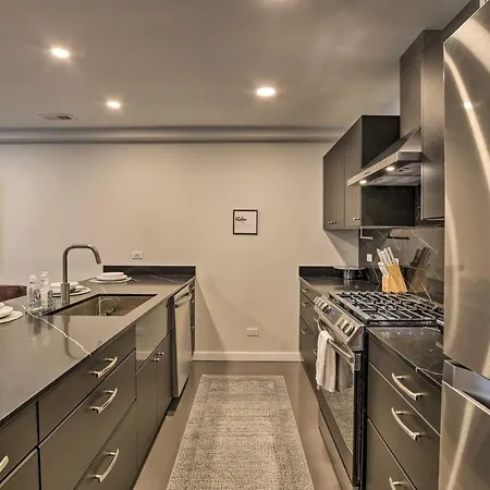 Apartment Vacation Near Michigan! Chicago