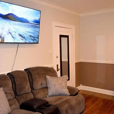 Homey Studio Near Wrigley Field * Chicago