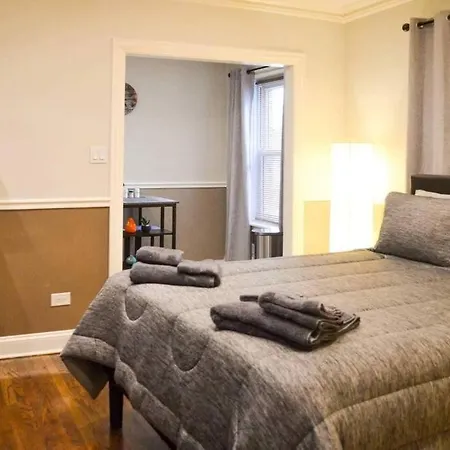 Homey Studio Near Wrigley Field Apartment Chicago