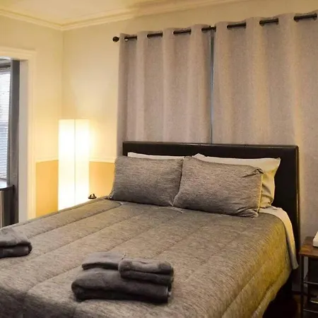 Homey Studio Near Wrigley Field