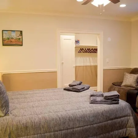 Homey Studio Near Wrigley Field Apartment *