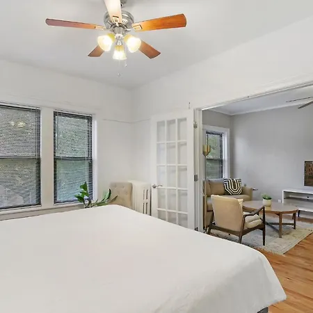3br Sparkling Elegant Apt With Kitchen Near Boystown - Cornelia 3n Apartment