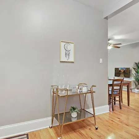 3br Sparkling Elegant Apt With Kitchen Near Boystown - Cornelia 3n * Chicago