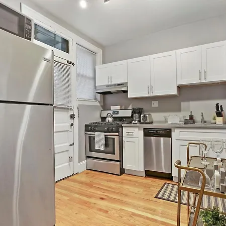 Apartment 3br Sparkling Elegant Apt With Kitchen Near Boystown - Cornelia 3n *