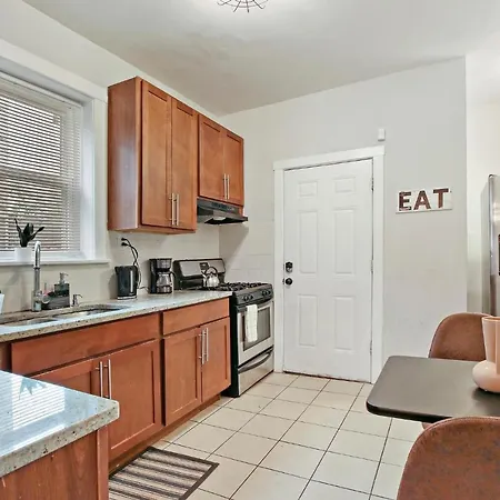 2br Comfy & Artistic Outfitted For Comfort - Francisco 1 *