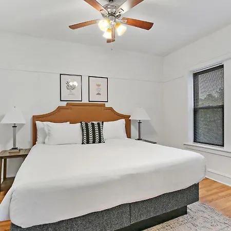 3br Sparkling Elegant Apt With Kitchen Near Boystown - Cornelia 3n * Chicago