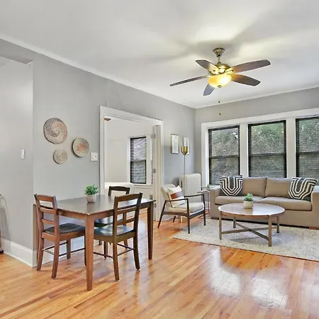 3br Sparkling Elegant Apt With Kitchen Near Boystown - Cornelia 3n *