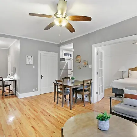 Apartment 3br Sparkling Elegant Apt With Kitchen Near Boystown - Cornelia 3n