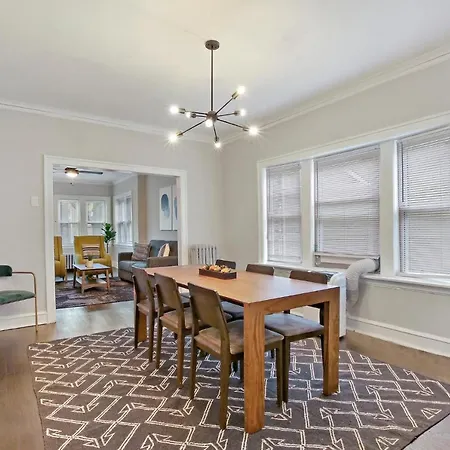 2br Comfy & Artistic Outfitted For Comfort - Francisco 1 Chicago