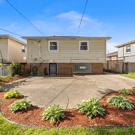 Holiday home Gorgeous, Updated, Split Level Single Family Chicago
