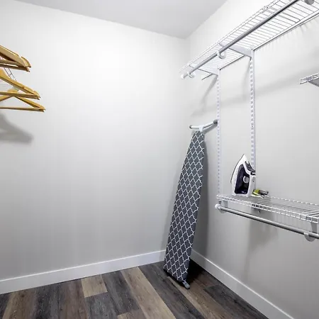 Gold Coast 2br W Gym Lounge Pool Nr Mag Mile Chi-231 Apartment Chicago